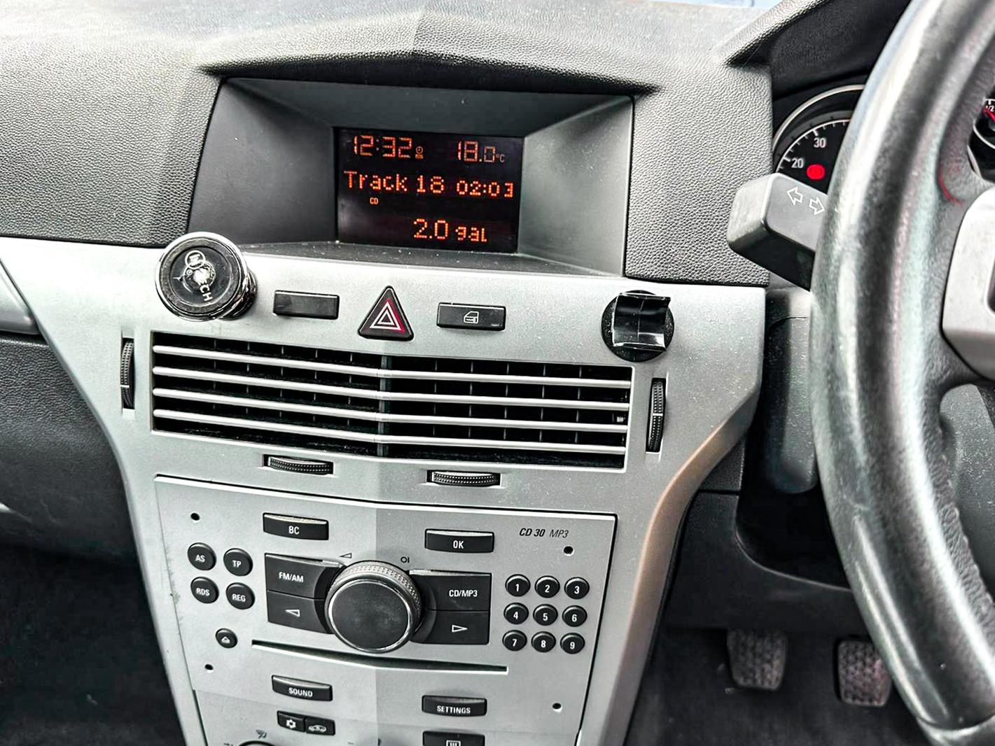 Vauxhall Astra 1.4i 16v Active Sport Hatch 3dr Petrol Manual (146 g/km, 89 bhp)